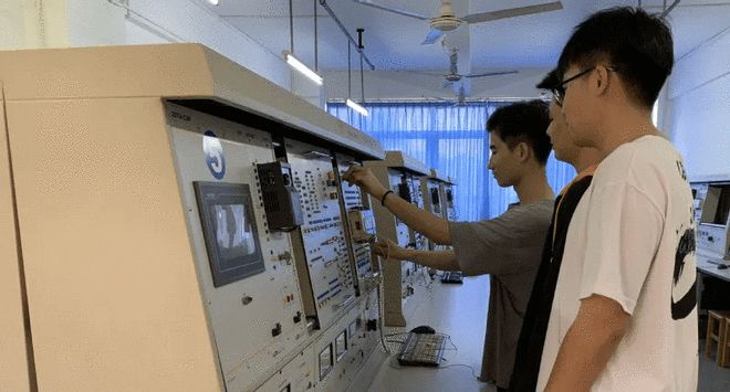 亿博电竞 亿博官网智能之星点燃未来——广州华立科技职业学院电力与智能制造学院(图3)