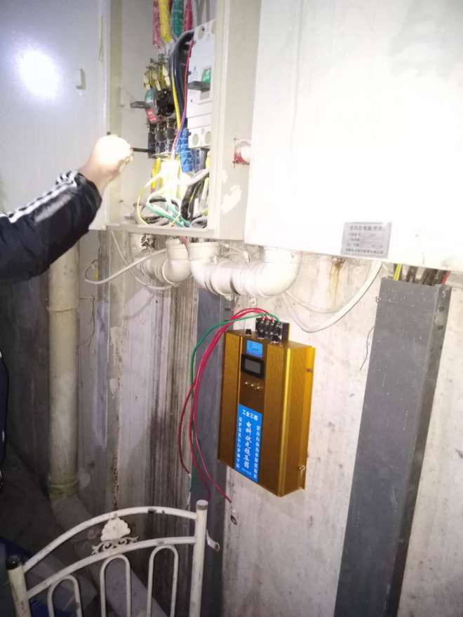 亿博电竞 亿博官网2019全新省电王产品“电科状元节电稳压器”开启智能安全省电10%-40%模式(图3)