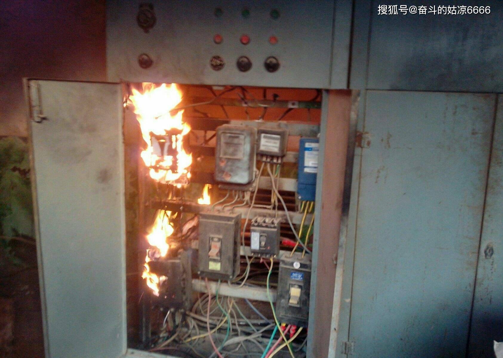亿博电竞 亿博官网配电柜自动灭火装置系统—小空间智能灭火