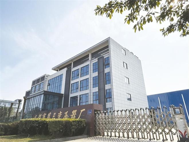 亿博电竞 亿博官网守正创新 成功探索出一条专精特新的发展道路——饶兴宁厂长带领下的四川特种变压器厂发展纪实(图5)
